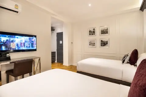 Deluxe Twin Room interior
